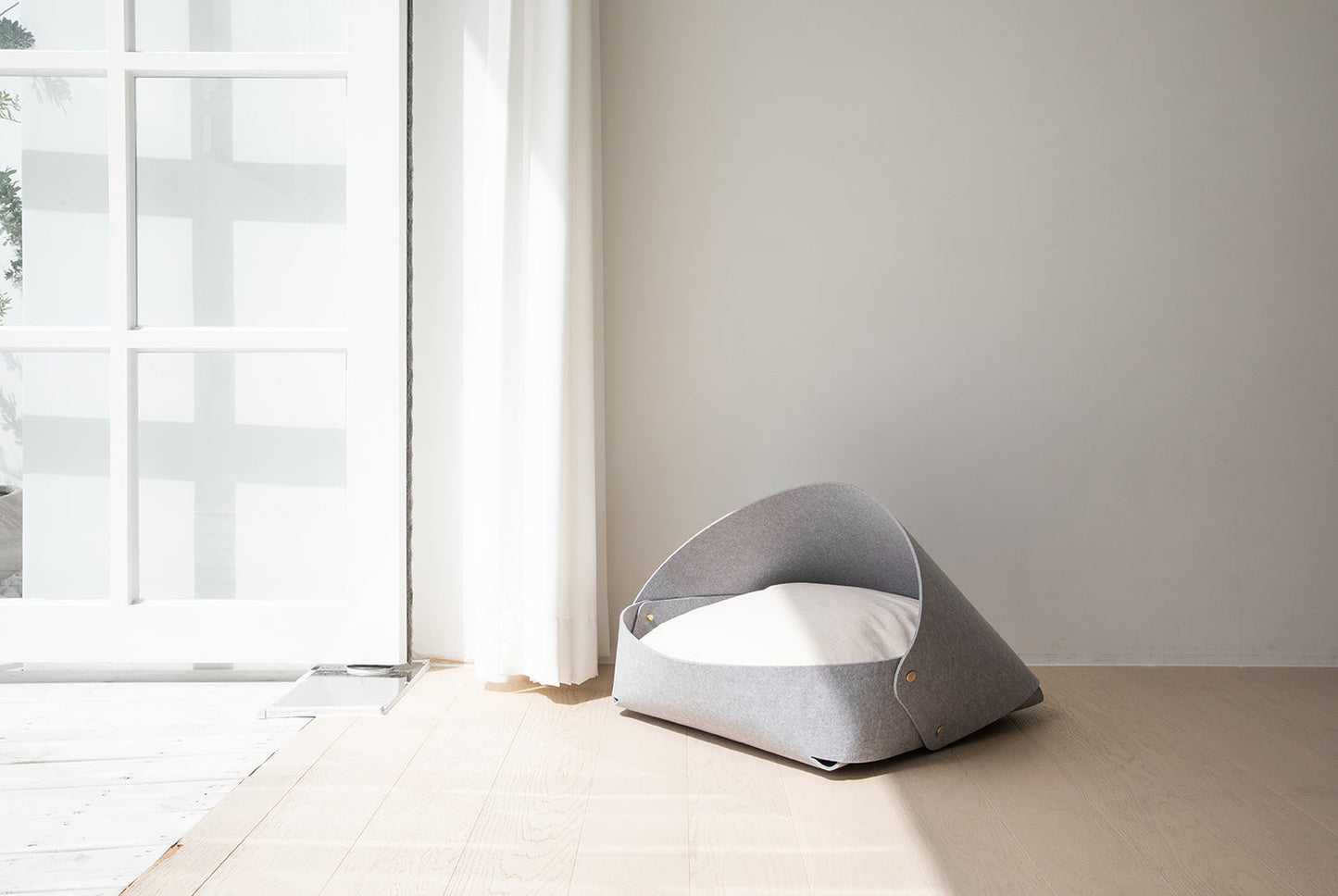 MARRON BED . GRAY