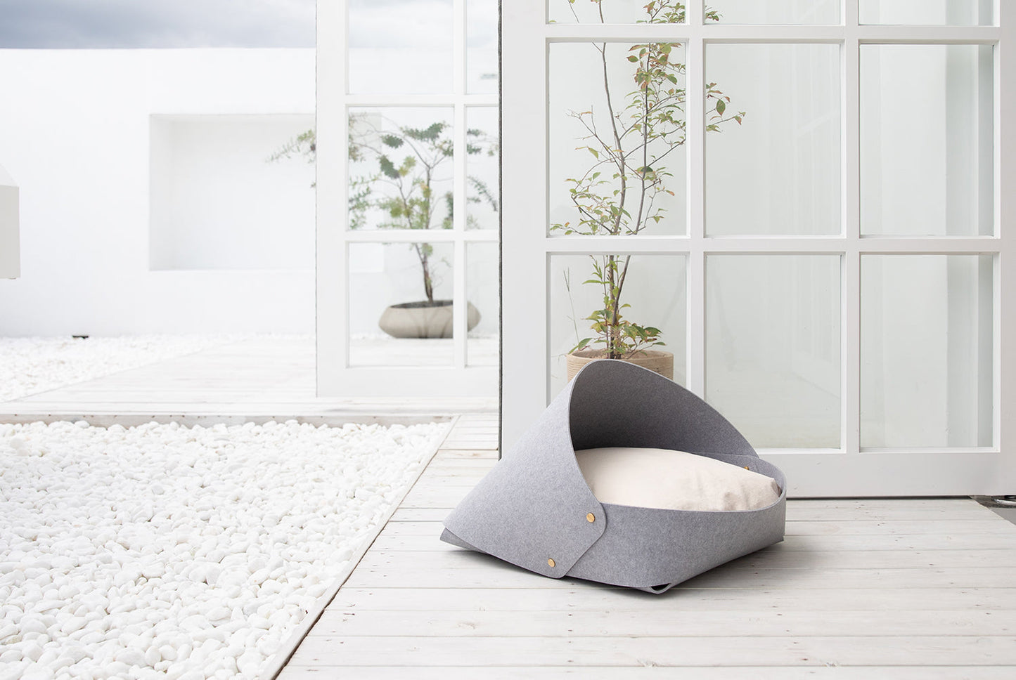 MARRON BED . GRAY