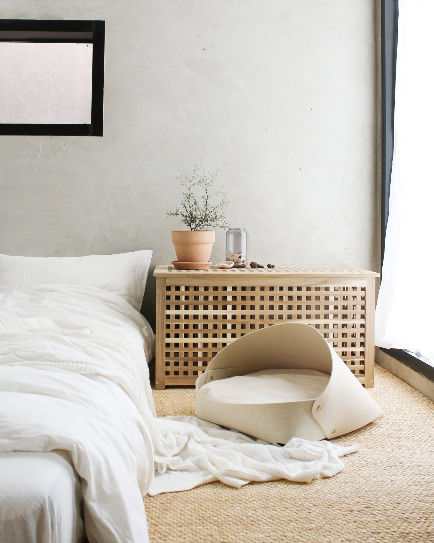 Marron Bed . Oatmeal
