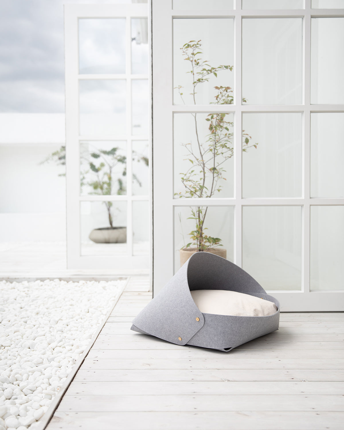 MARRON BED . GRAY