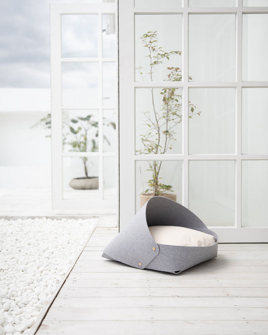 MARRON BED . GRAY
